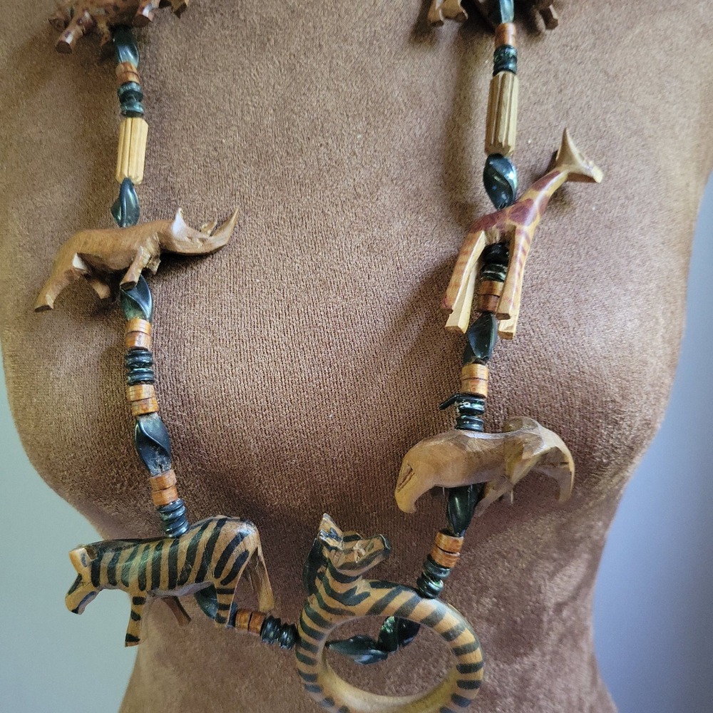 Hand Carved Wood Safari Animal Bead Necklace 30‎ Inch Zebra Giraffe Goblincore